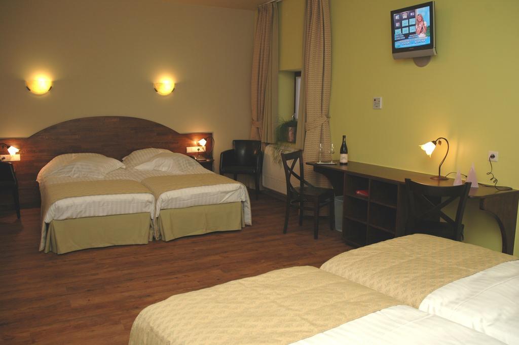 Hotel Van Reeth'S Koffiebranderij Puurs Ruang foto